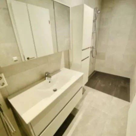 Elegant 2 Bedrooms In Center With Parking &Terrace- 142-99 Luxembourg Exterior photo