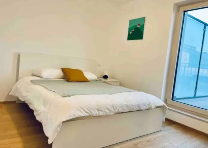 Elegant 2 Bedrooms In Center With Parking &Terrace- 142-99