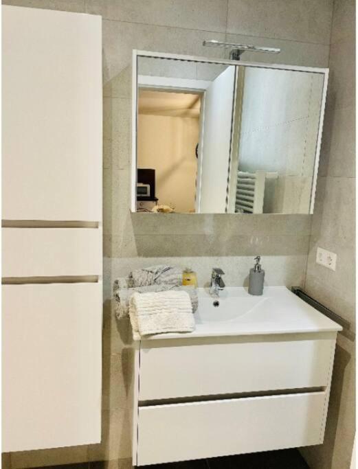 Apartamento Elegant 2 Bedrooms In Center With Parking &terrace- 142-99 *