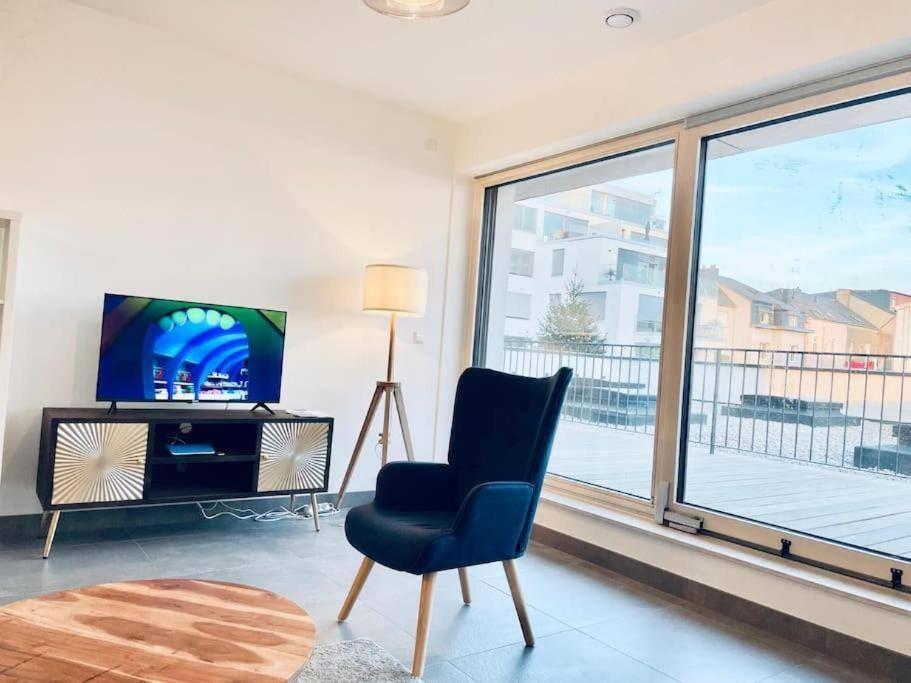 Elegant 2 Bedrooms In Center With Parking &terrace- 142-99 Apartamento *