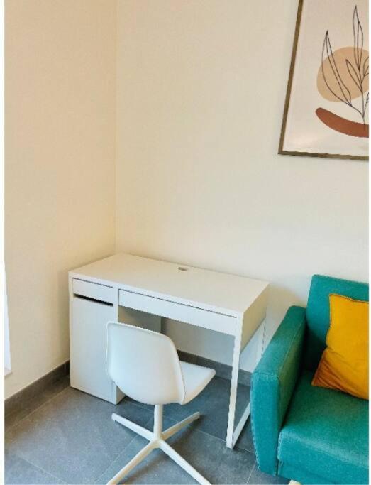 Elegant 2 Bedrooms In Center With Parking &terrace- 142-99 Luxemburgo