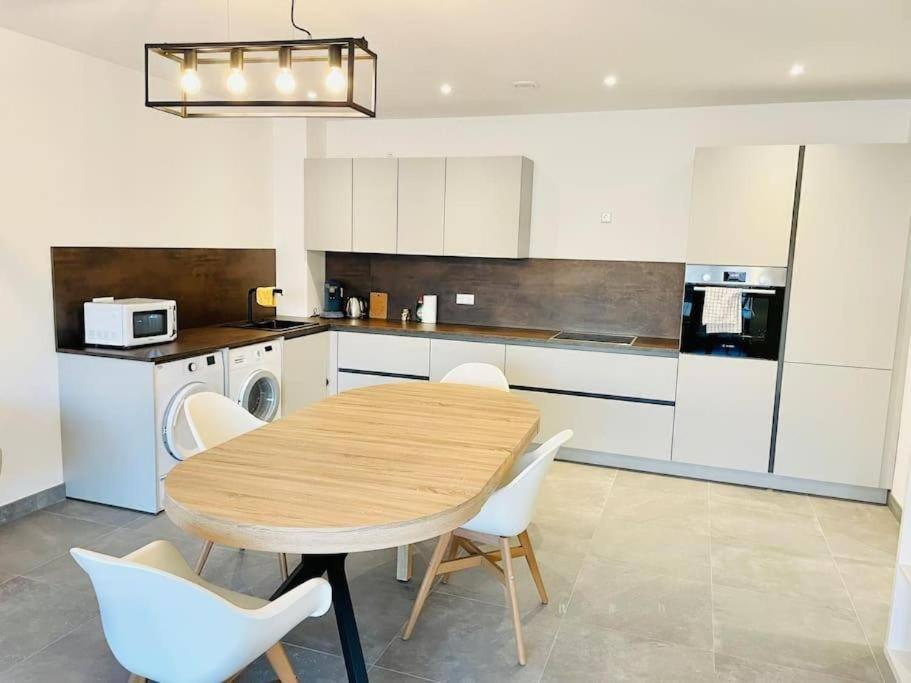 Elegant 2 Bedrooms In Center With Parking &terrace- 142-99 * Luxemburgo