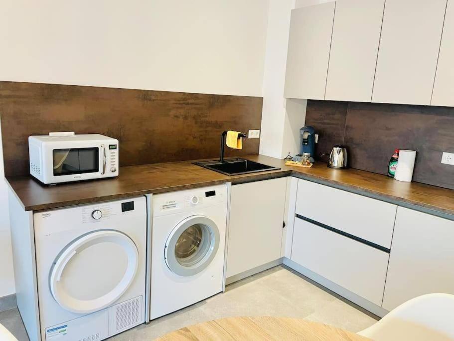 Elegant 2 Bedrooms In Center With Parking &terrace- 142-99 Apartamento Luxemburgo